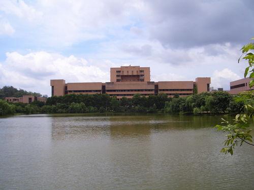 江门五邑大学吃瓜,吃瓜群众眼中的校园生活剪影