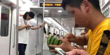 列车上吃瓜,一场别开生面的美食之旅