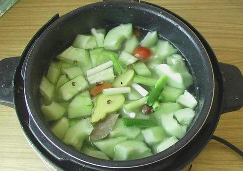 汤猪猪吃瓜,汤猪猪的瓜田奇遇记