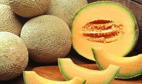 吃哈密瓜的人,品味人生甘甜瞬间