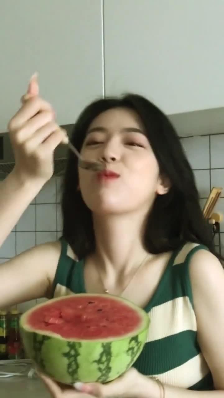 吃瓜后女朋友,我与女朋友的浪漫日常