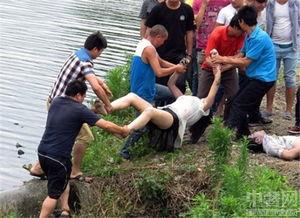 跳河吃瓜看戏图片,一场别开生面的民间娱乐盛宴