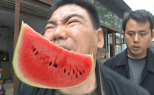 河南吃瓜小伙,揭秘民间美食背后的故事